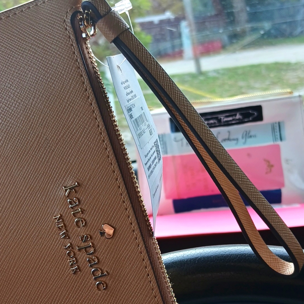 NWT Kate Spade tan leather oversized wristlet - Picture 4 of 6